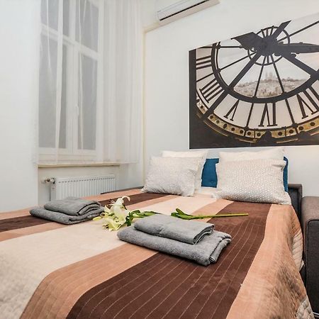 Timeless Apartment With Free Private Parking Budapest Luaran gambar