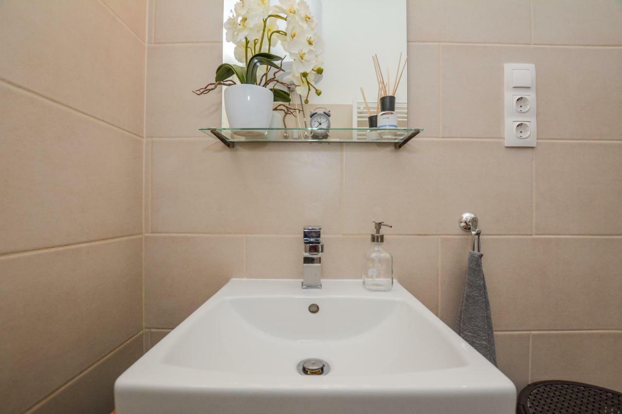 Timeless Apartment With Free Private Parking Budapest Luaran gambar