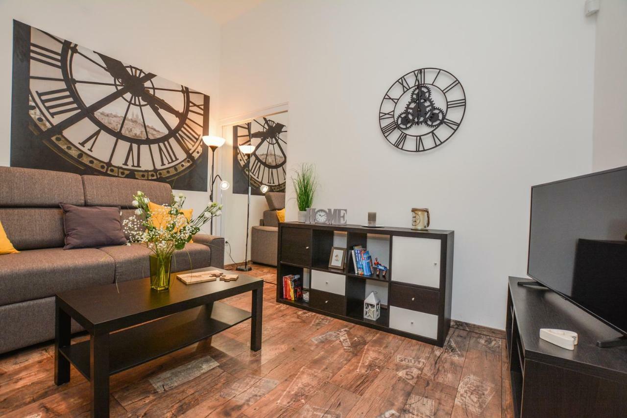 Timeless Apartment With Free Private Parking Budapest Luaran gambar