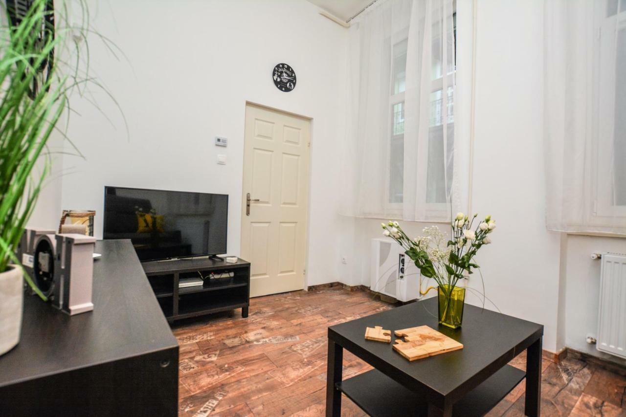 Timeless Apartment With Free Private Parking Budapest Luaran gambar