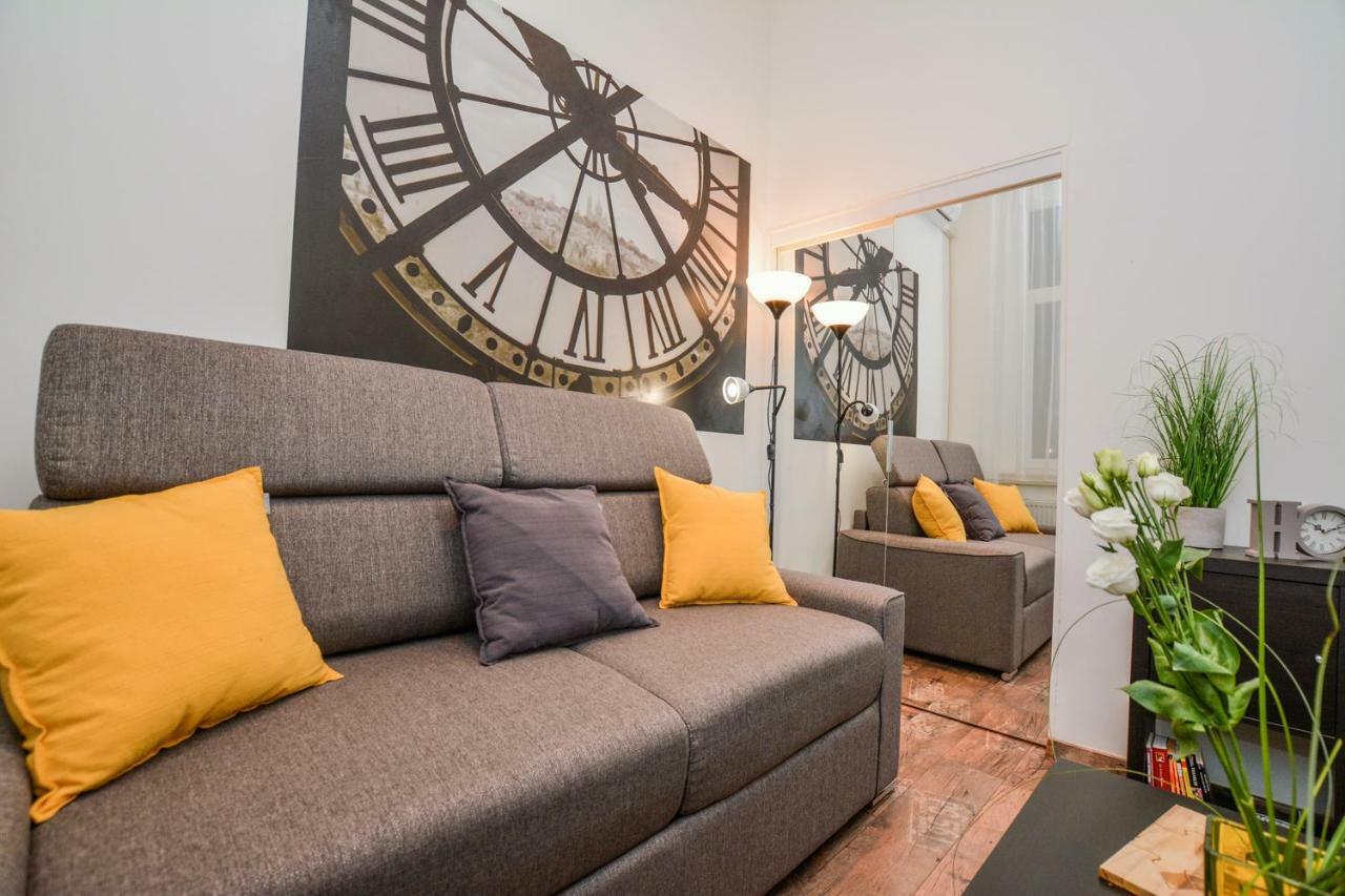 Timeless Apartment With Free Private Parking Budapest Luaran gambar