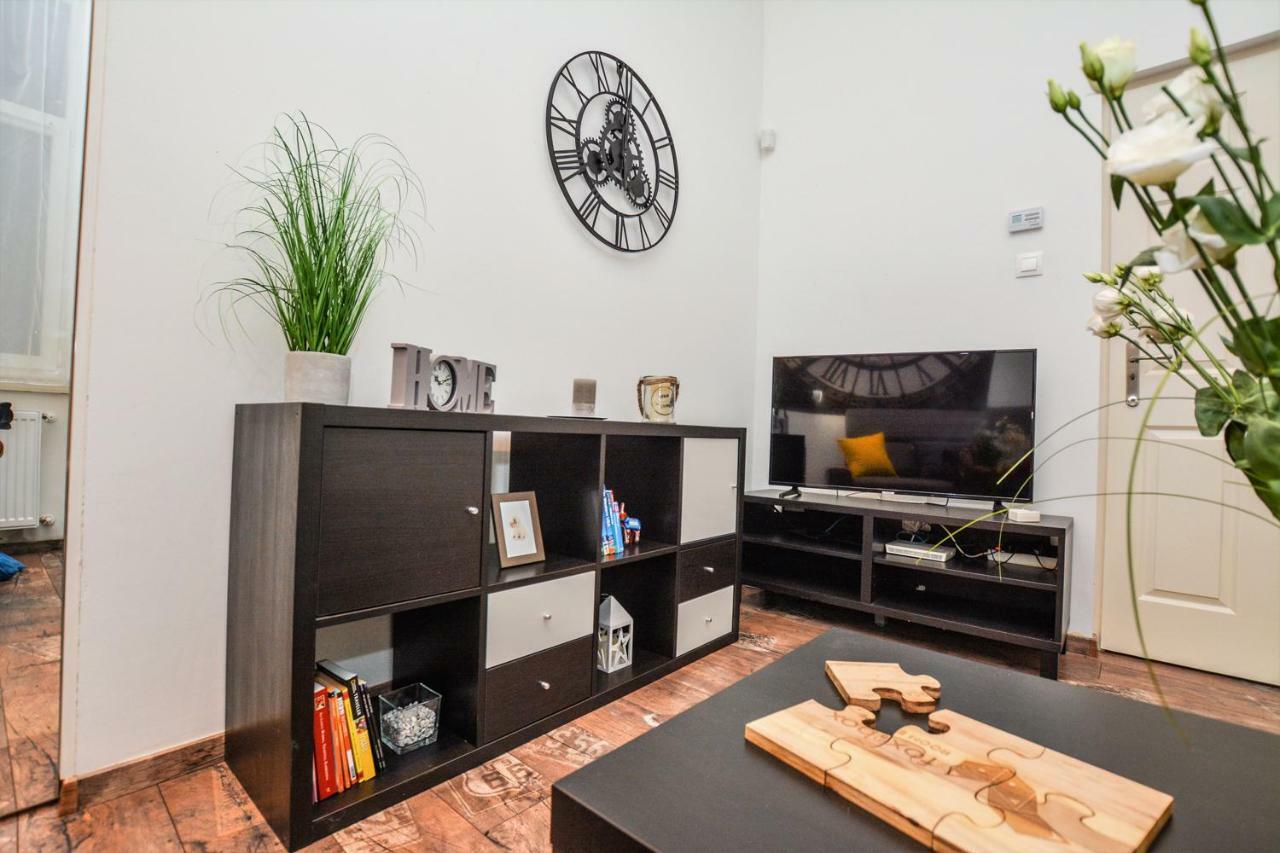 Timeless Apartment With Free Private Parking Budapest Luaran gambar